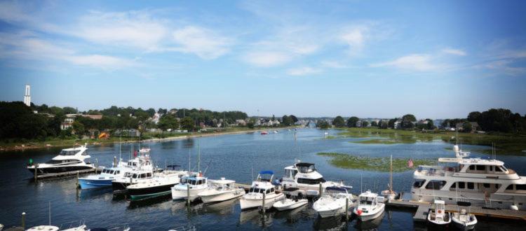 The Hotel At Cape Ann Marina กลอสเตอร์ ภายนอก รูปภาพ