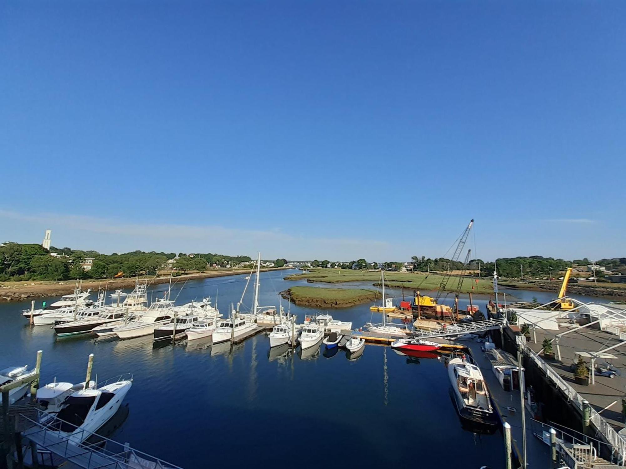 The Hotel At Cape Ann Marina กลอสเตอร์ ภายนอก รูปภาพ