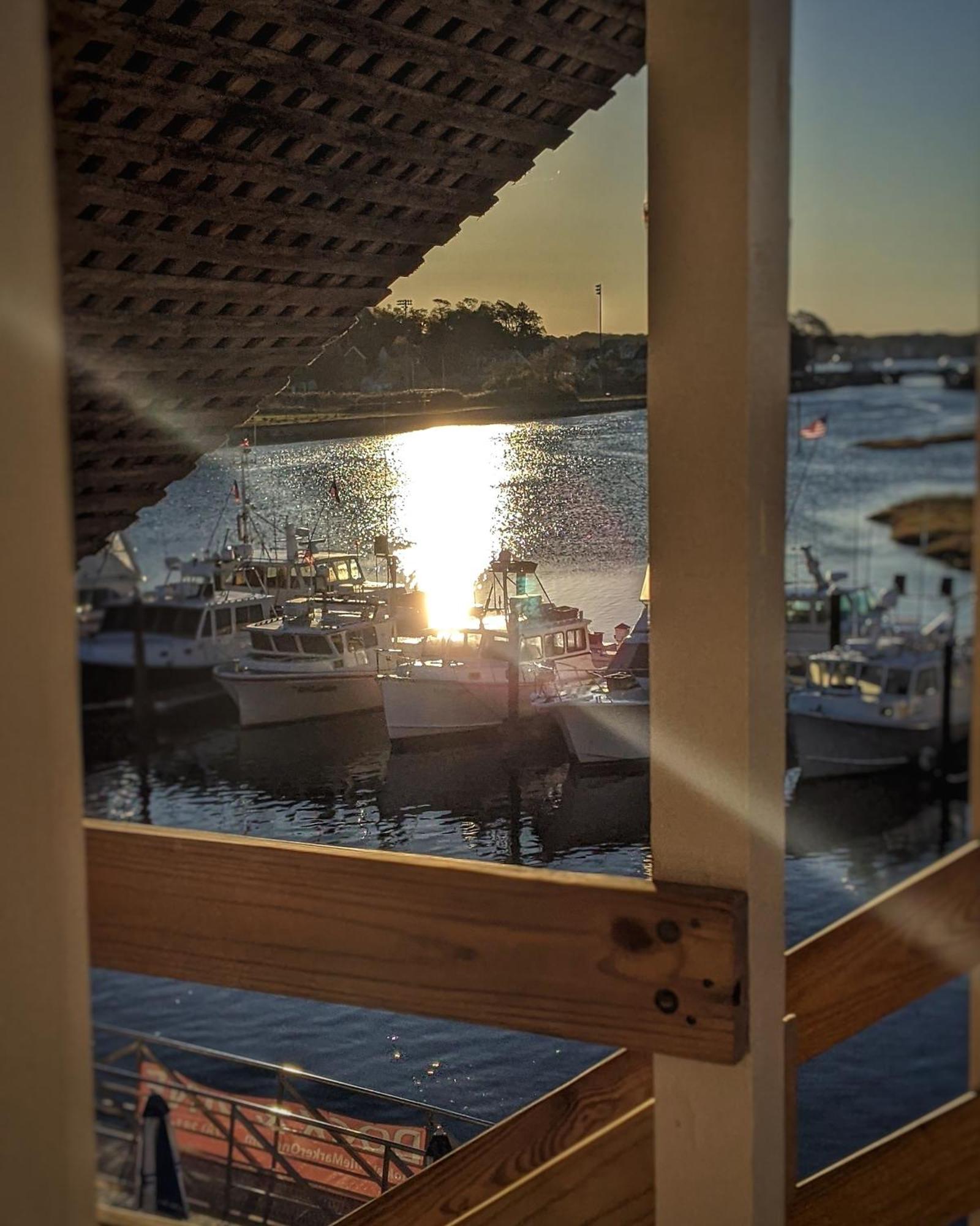 The Hotel At Cape Ann Marina กลอสเตอร์ ภายนอก รูปภาพ