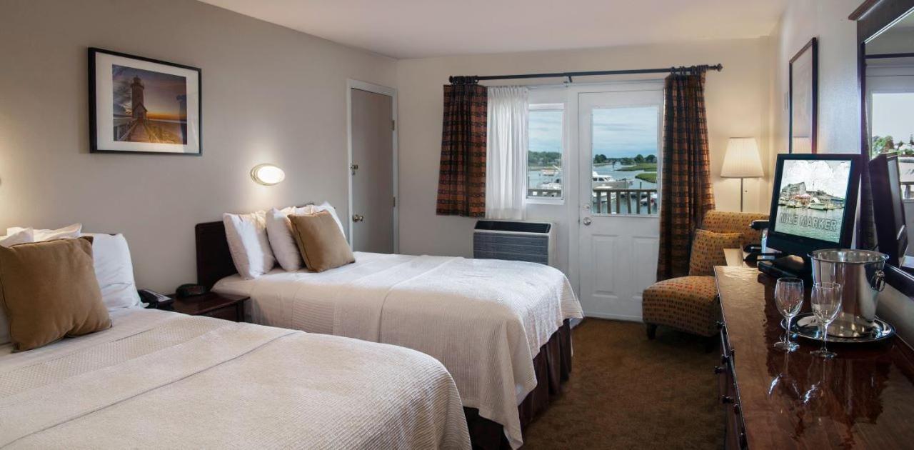 The Hotel At Cape Ann Marina กลอสเตอร์ ภายนอก รูปภาพ
