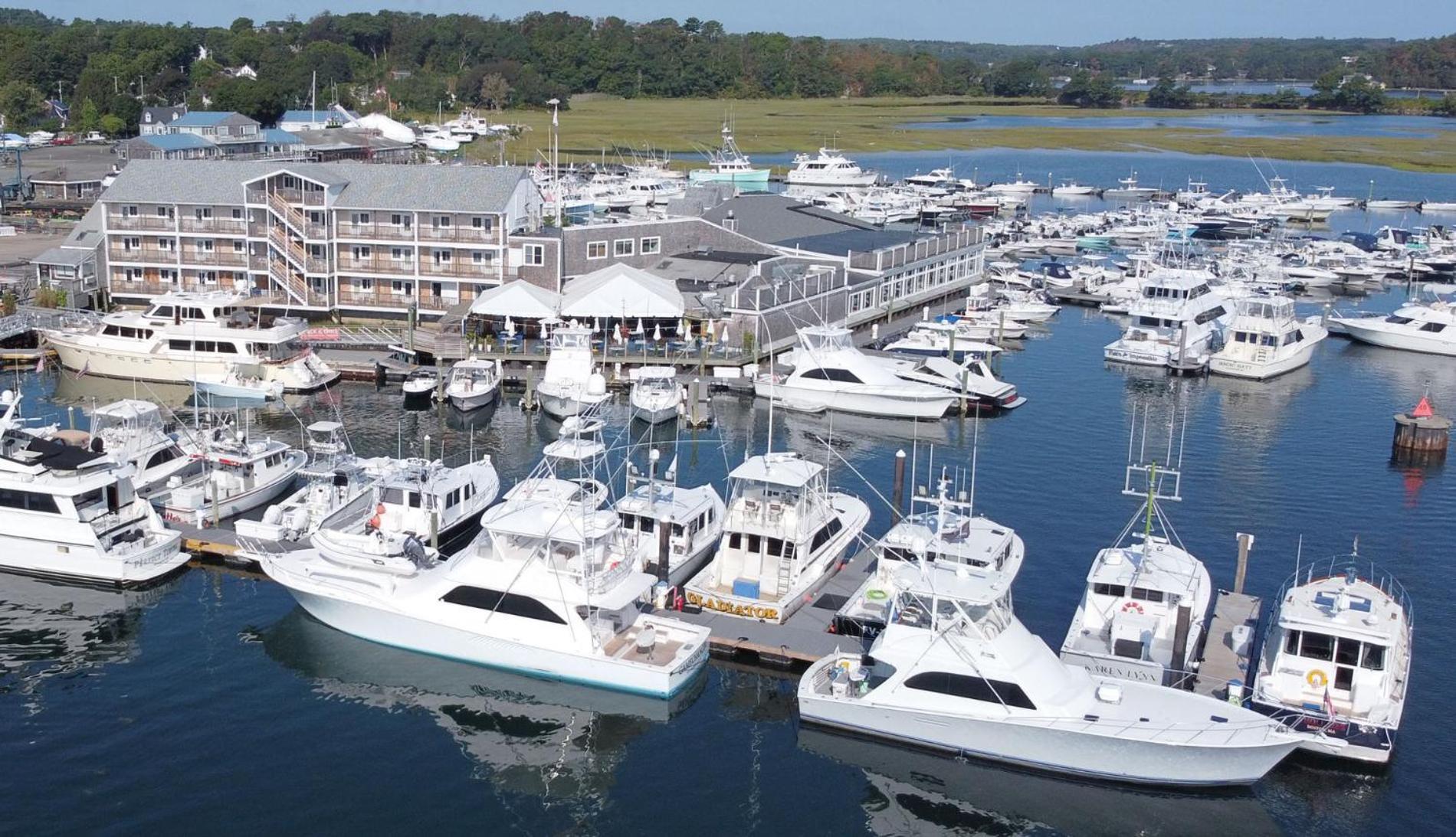 The Hotel At Cape Ann Marina กลอสเตอร์ ภายนอก รูปภาพ