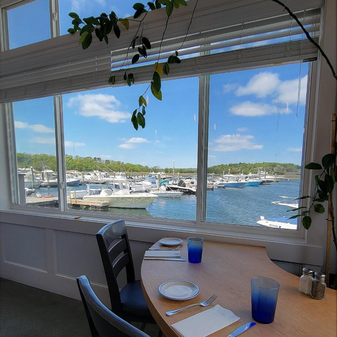 The Hotel At Cape Ann Marina กลอสเตอร์ ภายนอก รูปภาพ